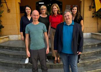 v.li nach re.: Jasmin Mohamed, GS Leitung, Robert Lüdtke, Irina Bederke, Stellv. Schulleiterin, Katrin Scholz, kommiss. SL, Rainer Kropp-Kurta und Katrin Krüger beim Besuch der Deutschen Schule der Borromäerinnen Kairo

From left to right: Jasmin Mohamed, GS Head, Robert Lüdtke, Irina Bederke, Deputy Headmistress, Katrin Scholz, Commiss. SL, Rainer Kropp-Kurta and Katrin Krüger during the visit to the German School of the Borromeo Sisters in Cairo