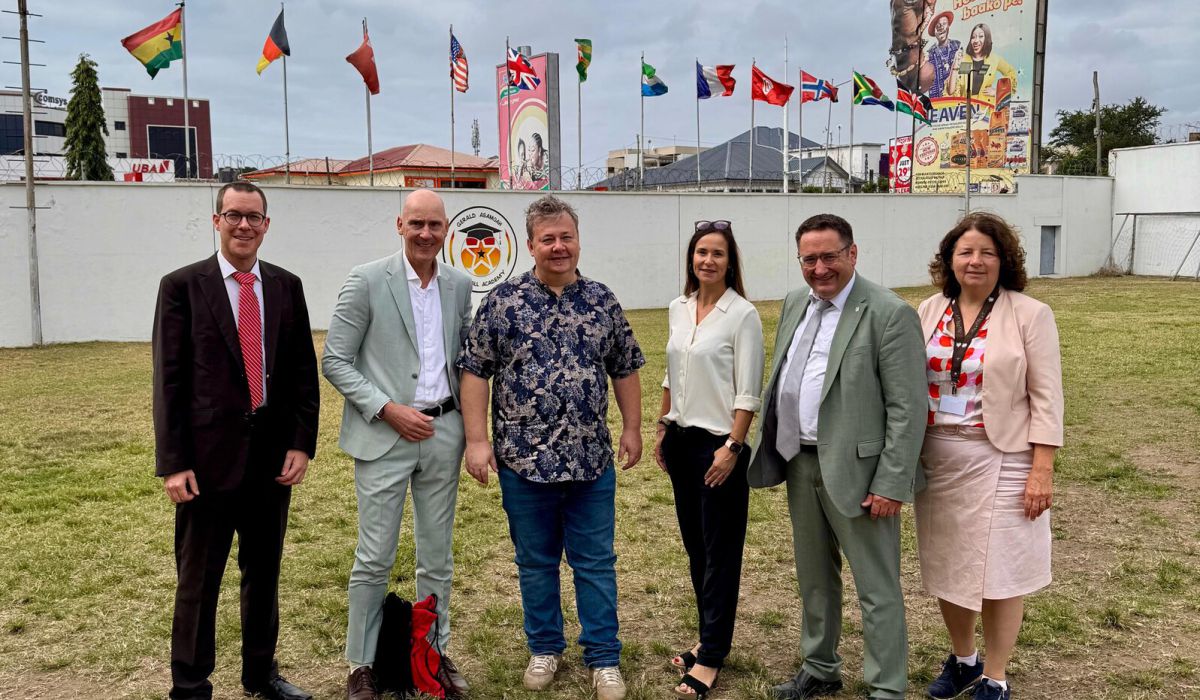 Brücken bauen: Bayerische Delegation zu Gast an der Deutschen Internationalen Schule Accra