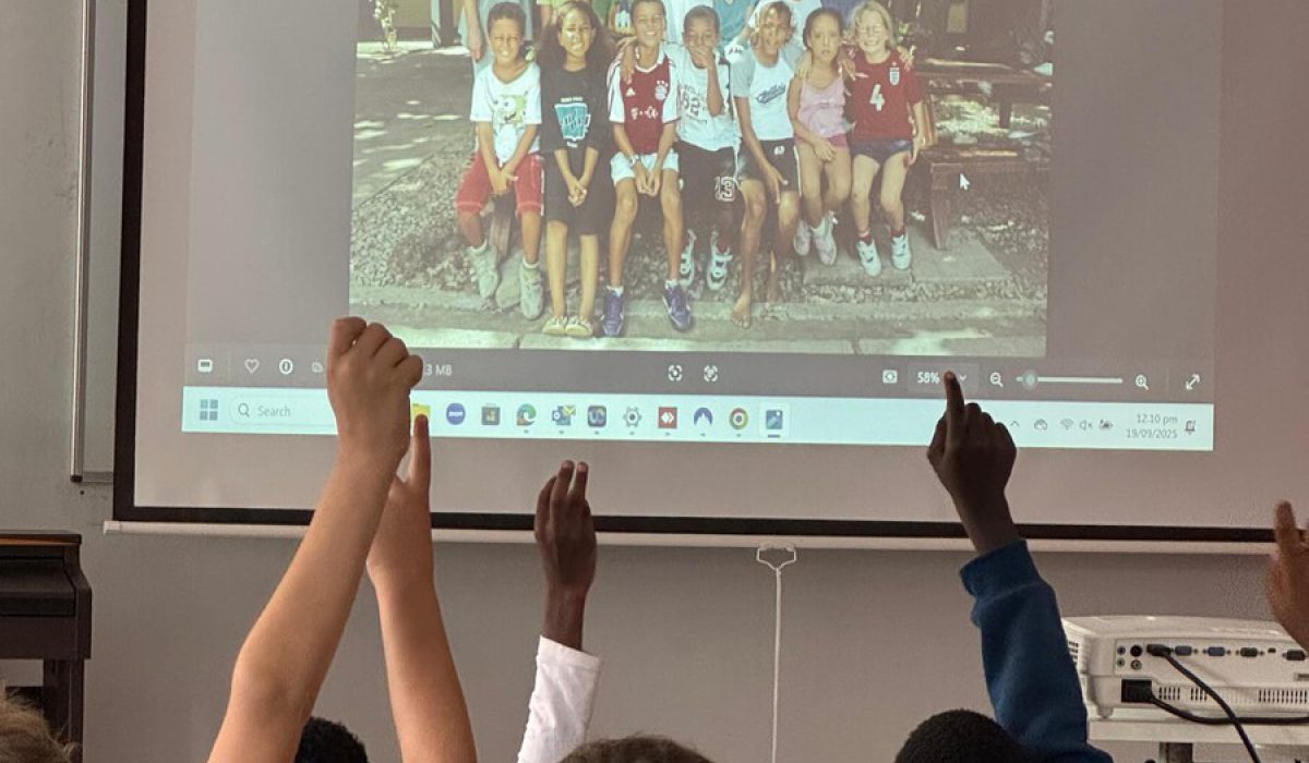 Große Emotionen beim 400-Meter-Hürden-Finale: Unsere Schüler feuern Emil Nana Kwame Agyekum an!