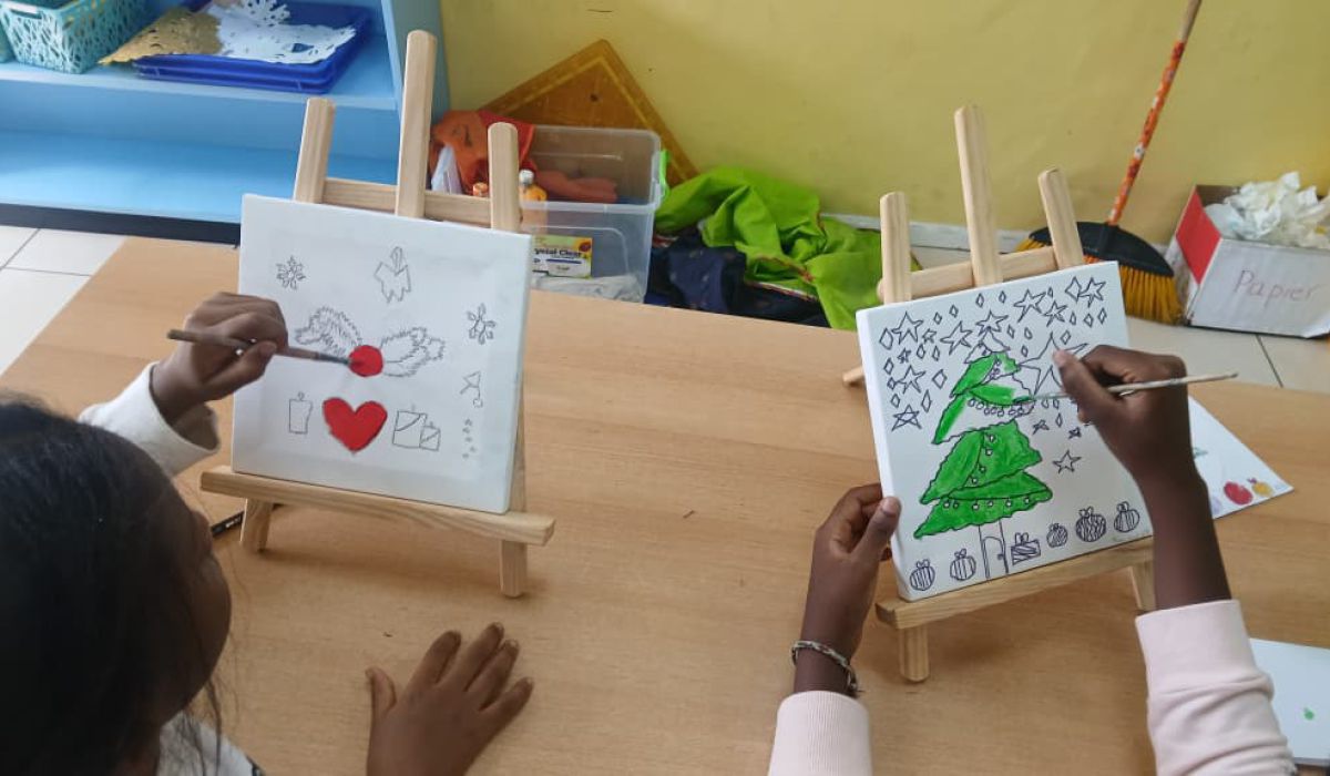 The Power of Non-Verbal Christmas Art